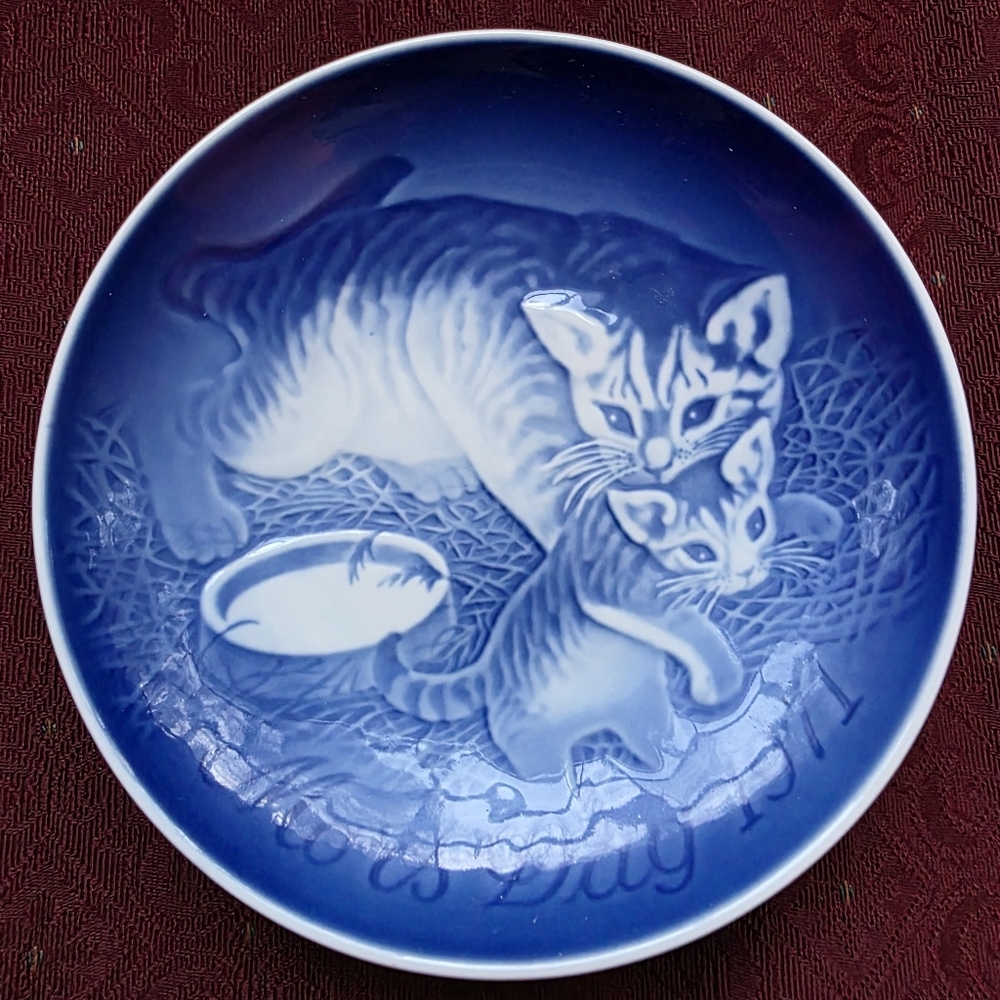 B&G Copenhagen Porcelain, Mother's Day Cat Plate 1970 Made in Denmark, Mors Dag